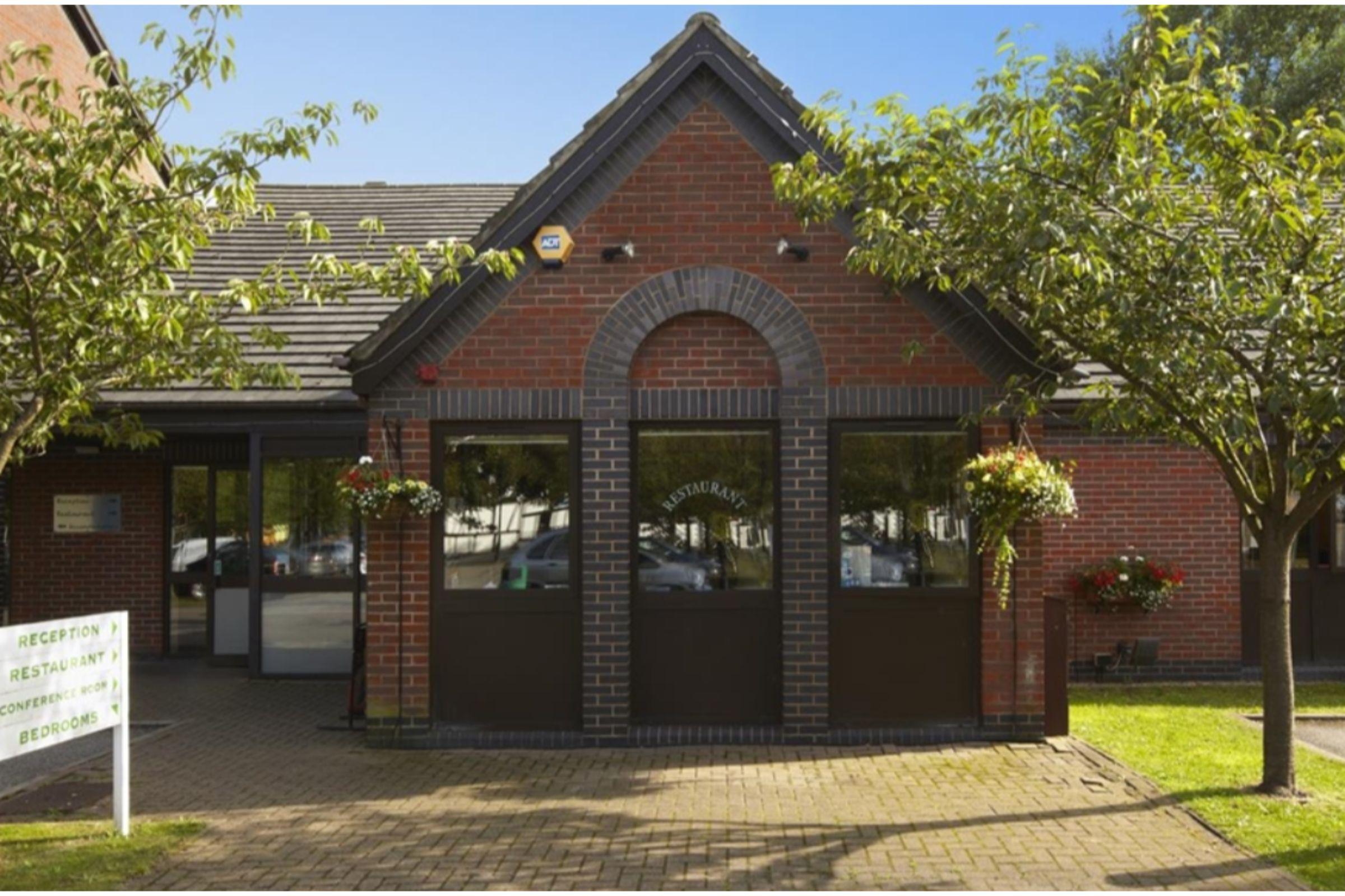 Campanile Milton Keynes - Fenny Stratford Hotel Exterior photo